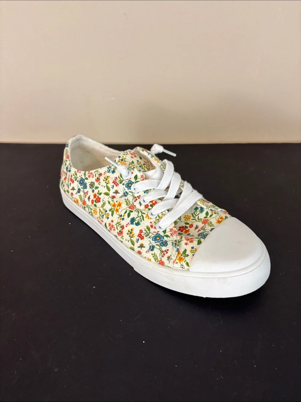 Sincerely Jules Floral Slip on Canvas Sneakers Size 9